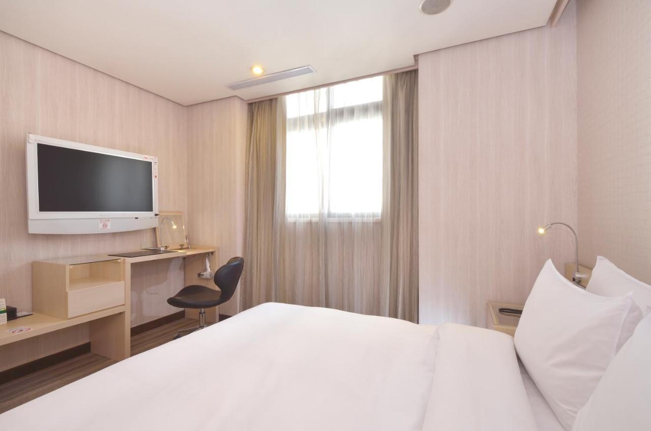 Yomi Hotel - Shuanglian Mrt Taipéi Exterior foto